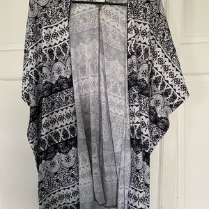 Black and white printed kimono